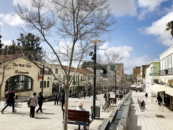 Rishon Le Zion, İsrail - 27 Şubat 2018: Rothschild Street Merkezi Rishon Le Zion, İsrail  