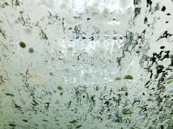 Vue en mousse de lavage de voiture de l'intérieur de la voiture . — Photo