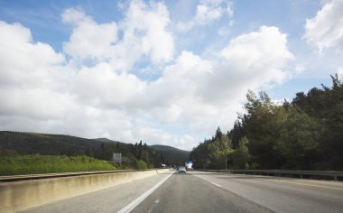 İsrail'in Kuzey giderken yolda araba Nahariya, İsrail - 9 Mart 2018: