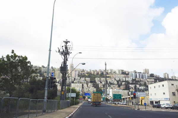 Haifa, Izrael - március 9-én 2018-ban: autók az úton az úton észak felé, Izrael. — Stock Fotó