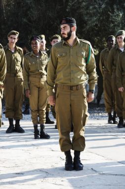 Latrun, İsrail - 13 Mart 2018: Zırhlı kolordu Latrun, İsrail Müzesi'nde İsrail askerleri