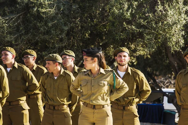 Latrun, İsrail - 13 Mart 2018: Zırhlı kolordu Latrun, İsrail Müzesi'nde İsrail askerleri