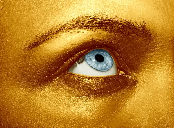 Αίγλη λαμπερό χρυσό επαγγελματικό μακιγιάζ. Όμορφο δέρμα χρυσή εσωτερικη — Φωτογραφία Αρχείου