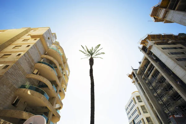 Nahariya, İsrail-Mart 9, 2018: Sokak ortasındaki Nahariya, İsrail