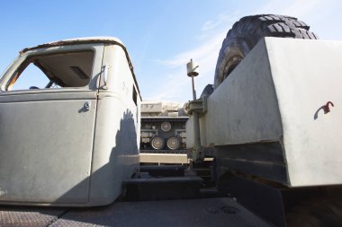 Latrun, İsrail-Mart 13, 2018: Memorial Site ve zırhlı kolordu Müzesi Latrun, İsrail