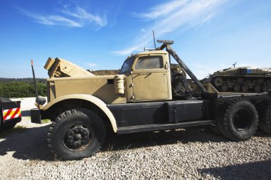 Latrun, İsrail-Mart 13, 2018: Memorial Site ve zırhlı kolordu Müzesi Latrun, İsrail