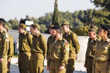 Latrun, İsrail - 13 Mart 2018: Latrun İsrail'in töreninde İsrail askerleri