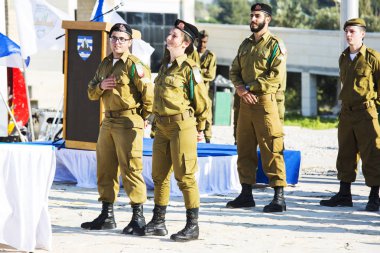 Latrun, İsrail - 13 Mart 2018: Latrun İsrail'in töreninde İsrail askerleri.