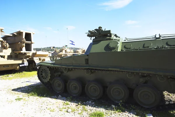 Latrun, İsrail-Mart 13, 2018: Memorial Site ve zırhlı kolordu Müzesi Latrun, İsrail