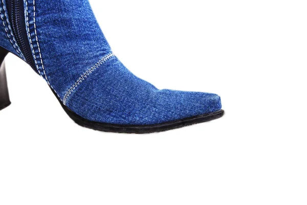 Dámské džínové vysoký podpatek boty na bílém pozadí — Stock fotografie