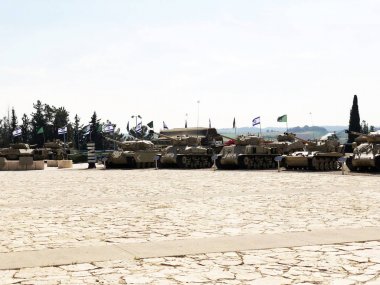 Latrun, İsrail-Mart 13, 2018: Memorial Site ve zırhlı kolordu Müzesi Latrun, İsrail