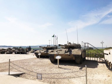 Latrun, İsrail-Mart 13, 2018: Memorial Site ve zırhlı kolordu Müzesi Latrun, İsrail