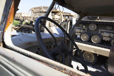 Latrun, İsrail-Mart 13, 2018: Memorial Site ve zırhlı kolordu Müzesi Latrun, İsrail