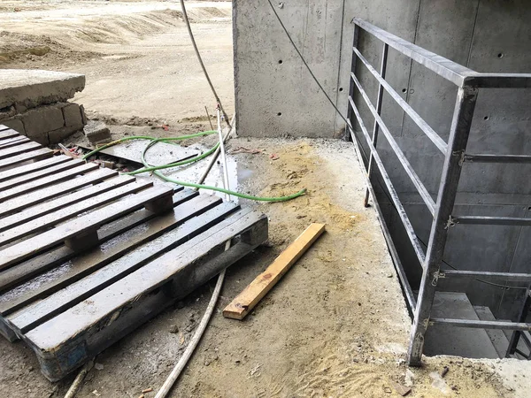 Pembangunan tangga beton yang sedang dikerjakan . — Stok Foto