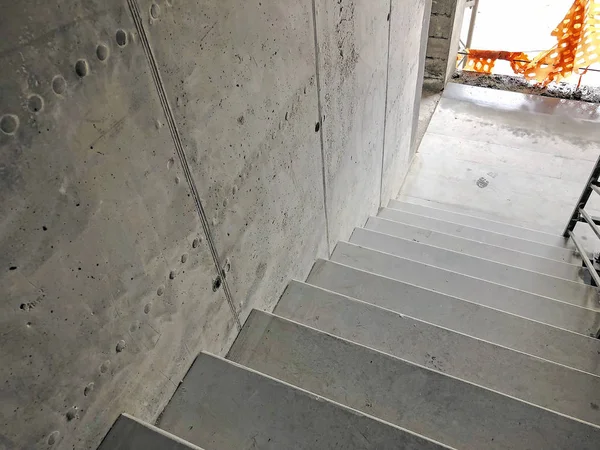 Pembangunan tangga beton yang sedang dikerjakan . — Stok Foto