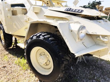 Latrun, İsrail-Mart 13, 2018: Memorial Site ve zırhlı kolordu Müzesi Latrun, İsrail