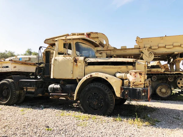 Latrun, israel-March 13, 2018: Gedenkstätte und Panzerkorps-Museum in latrun, israel — Stockfoto