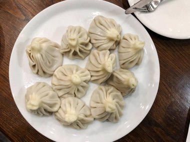 Pişmiş Hıngel geleneksel Gürcü yemeği. Gürcü geleneksel yemekleri. Hıngel göre eski tarifi.