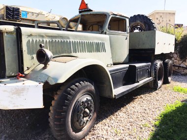 Latrun, İsrail-Mart 13, 2018: Memorial Site ve zırhlı kolordu Müzesi Latrun, İsrail