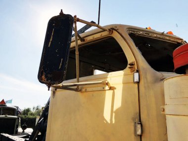 Latrun, İsrail-Mart 13, 2018: Memorial Site ve zırhlı kolordu Müzesi Latrun, İsrail