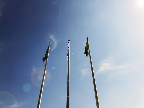 A bandeira de Israel na imagem de estoque céu azul. Yom Haatzmaut, Dia da Independência de Israel — Fotografia de Stock