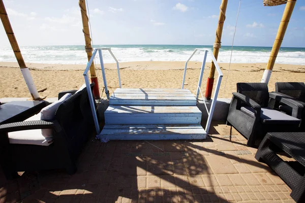 Lugar para pasear por la costa mediterránea en la ciudad de Nahariya . — Foto de Stock