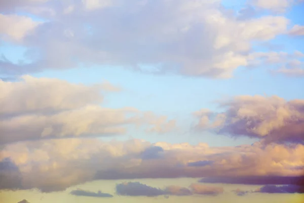 Cielo fondo con nubes. Cielo con nubes —  Fotos de Stock