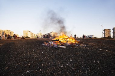 Rishon Le Zion, İsrail-11 Mayıs 2017: şenlikli Lag Baomer şenlik Rishon Le Zion, İsrail için katılan ilkokul çocukları.