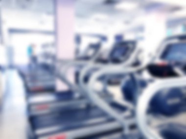Spor salonunda eğitim aparatı. Spor salonu bulanık resim.