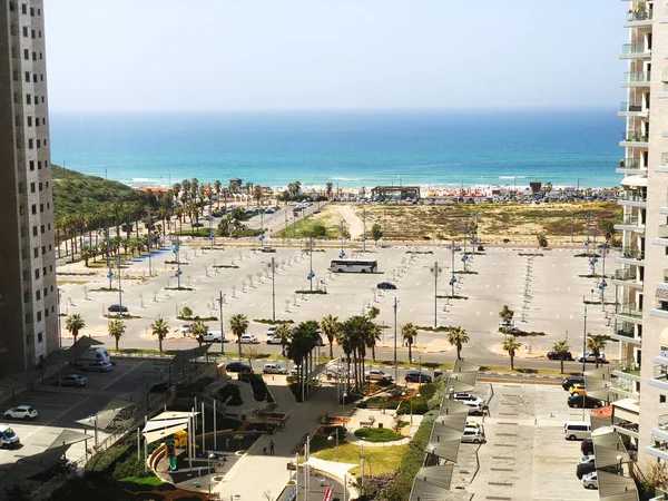 RISHON LE ZION, ISRAEL-MARCH 21, 2018: Estacionamento perto da praia em Rishon Le Zion, Israel . — Fotografia de Stock