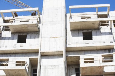 Bat Yam kentinde yeni bir binanın inşaat alanı görünümü, Israil