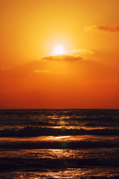 地中海の上の美しい夕日の美しい景色. — ストック写真