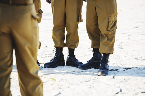 The soldier's footwear of the Israeli army which is put on legs in clear sunny day — Stock Photo, Image