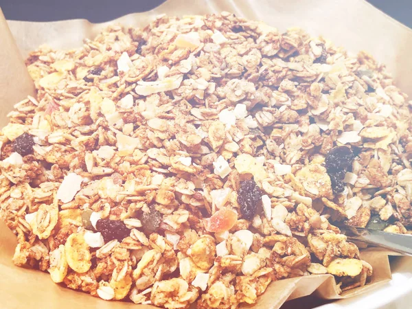 Granola, muesli. гранола, мюсли текстура в миске . — стоковое фото