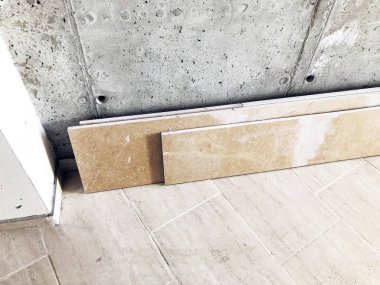 Bir apartman dairesinde onarım için malzeme yeniden inşası ve Tadilat Tadilat yapım aşamasındadır