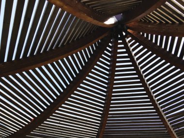 Modern tasarım pergola arbor ahşap açık mavi yaz gökyüzü ile yapılan