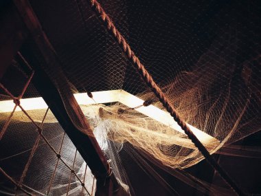 Deniz deniz tarzı konsepti için bir dekorasyon olarak arka plan, Balık tutmak için ekipmanlar ve eski mücadele ağları.