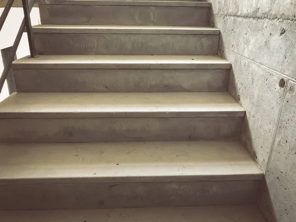 Construcción de escaleras de hormigón en obras . — Foto de Stock