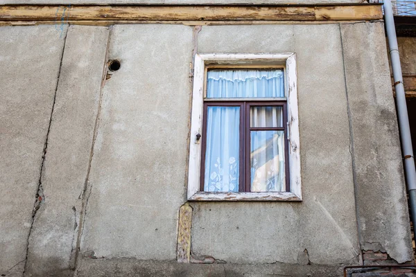 Fenster eines alten Hauses in Tiflis, Georgien — Stockfoto