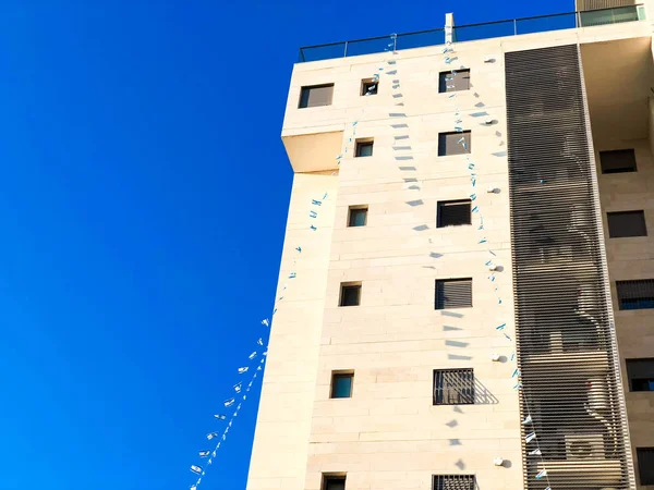 RISHON LE ZION, ISRAEL -23 DE ABRIL DE 2018: Edificio residencial alto en Rishon Le Zion, Israel . — Foto de Stock