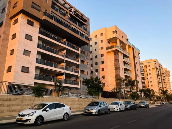 リション ル ザイオン、イスラエル-2018 年 4 月 23 日: リション ル ザイオン、イスラエルの高い住宅ビル. — ストック写真