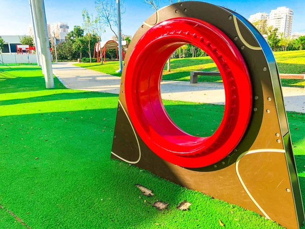 Ocio infantil, animación al aire libre en el parque . — Foto de Stock