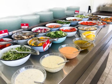 Bat Yam, Israil-Temmuz 3, 2017: büyük miktarlarda masada lezzetli gıda Hotel Bat Yam, Israil