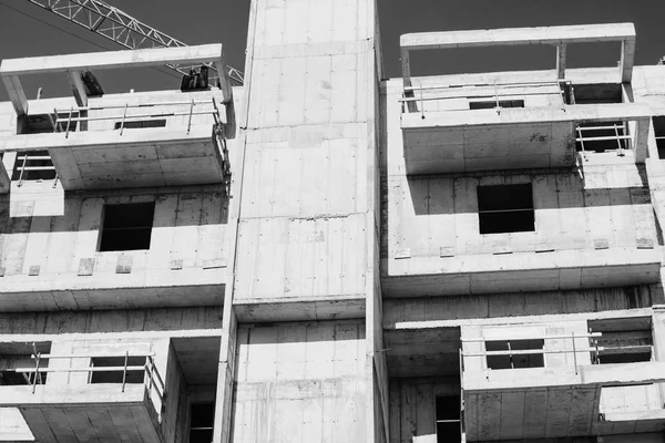 Вид на строительную площадку нового здания в городе Бат-Ям, Израиль — стоковое фото