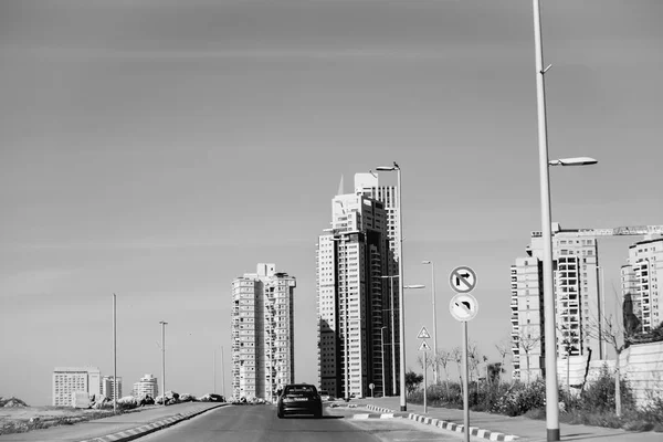 BAT YAM, ISRAEL - 3 DE MARZO DE 2018: Edificios residenciales altos en Bat Yam, Israel . — Foto de Stock