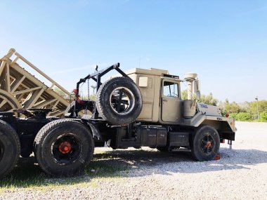 Latrun, İsrail-Mart 13, 2018: Memorial Site ve zırhlı kolordu Müzesi Latrun, İsrail