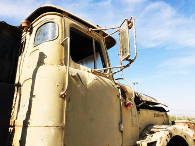 Latrun, İsrail-Mart 13, 2018: Memorial Site ve zırhlı kolordu Müzesi Latrun, İsrail