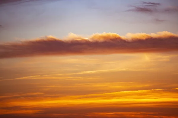 日落天空背景与云。天空与云 — 图库照片