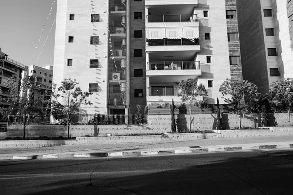 RISHON LE ZION, ISRAELE-APRILE 23, 2018: Alto edificio residenziale a Rishon Le Zion, Israele . — Foto Stock