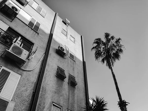 RISHON LE ZION, ISRAEL - 23 AVRIL 2018 : Bâtiment résidentiel élevé à Rishon Le Zion, Israël . — Photo